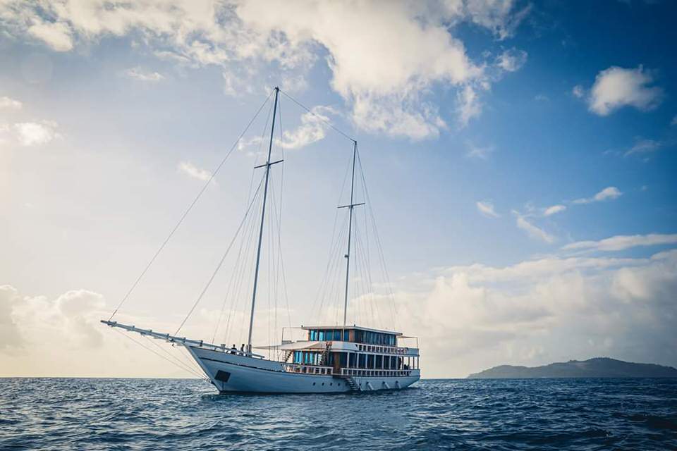 Komodo Liveaboard Snorkeling: Charter your own boat
