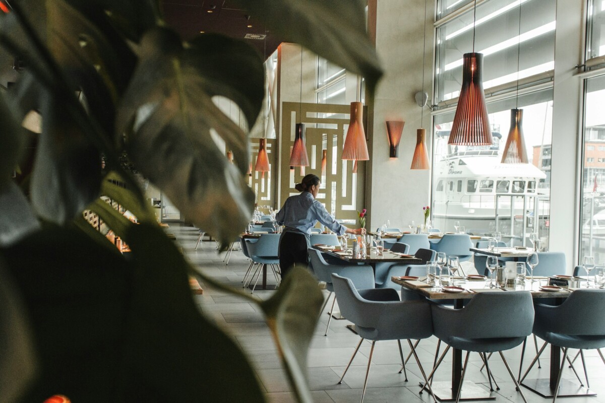 restaurant waiter to illustrate restaurant marketing